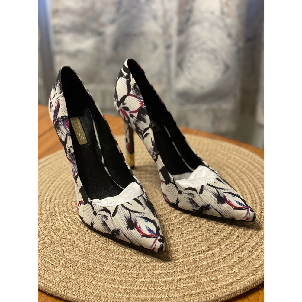 Guess High Heel Pumps NWOT